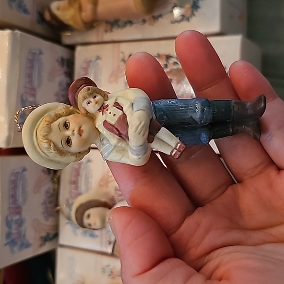 8 Limited Edition Jan Hagara ornaments - Picture 4 of 6